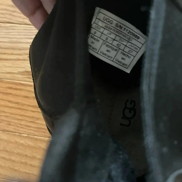 [M9]UGG Black Hillmont Chelsea Leather Boots with Wool Insole - Picture 11 of 11